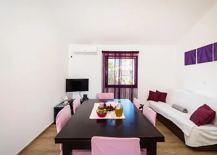 Lovely In * מסלניקה