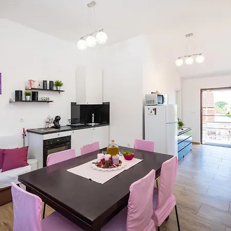 Appartement Lovely In *