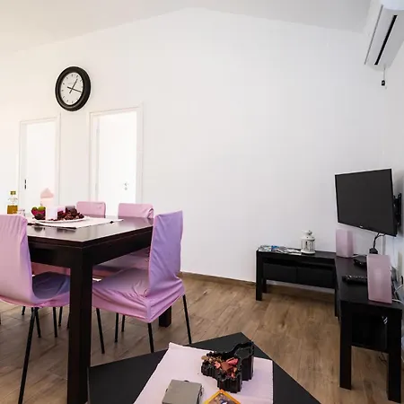 Appartement Lovely In *